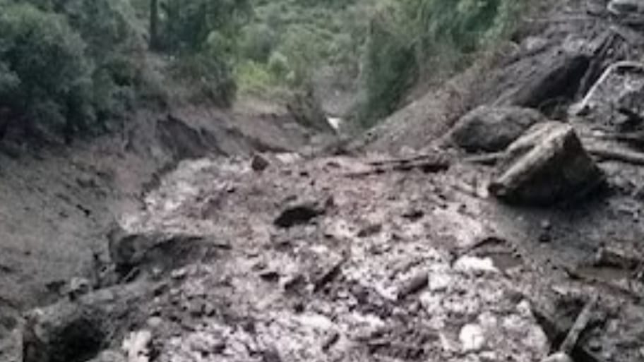 Cloudburst triggers flooding in Rampur’s, Nogli Taklech road blocked HIMACHAL HEADLINES
