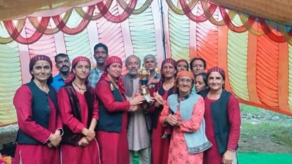 Women's Mandal Peeran and Government Senior Secondary School Peeran won volleyball trophy HIMACHAL HEADLINES
