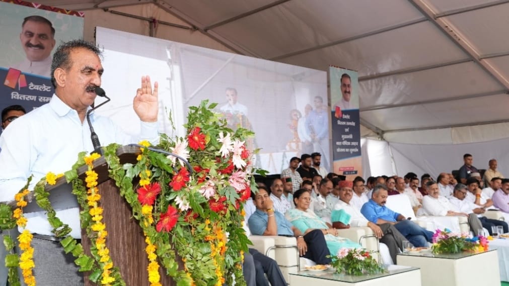 Teacher brings changes in life and thinking: Sukhu HIMACHAL HEADLINES