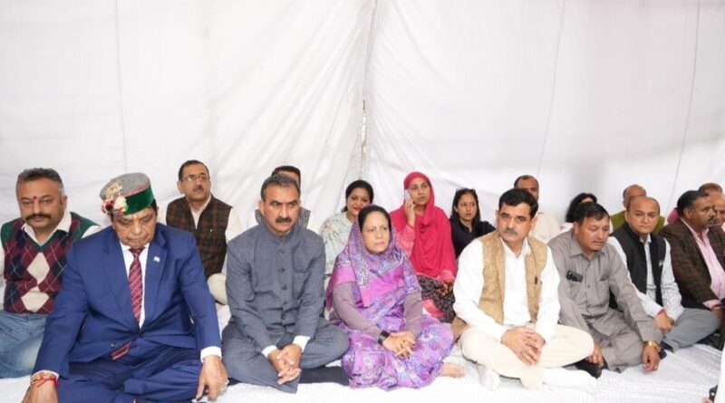 Sukhu pays floral tribute to former PM Rajiv Gandhi on his birth anniversary HIMACHAL HEADLINES