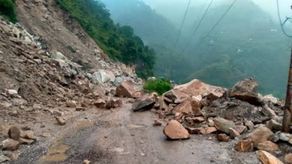 Chandigarh-Manali Highway to close twice weekly for rock removal due to landslide Chandigarh-Manali Highway to close twice weekly for rock removal due to landslide HIMACHAL HEADLINES