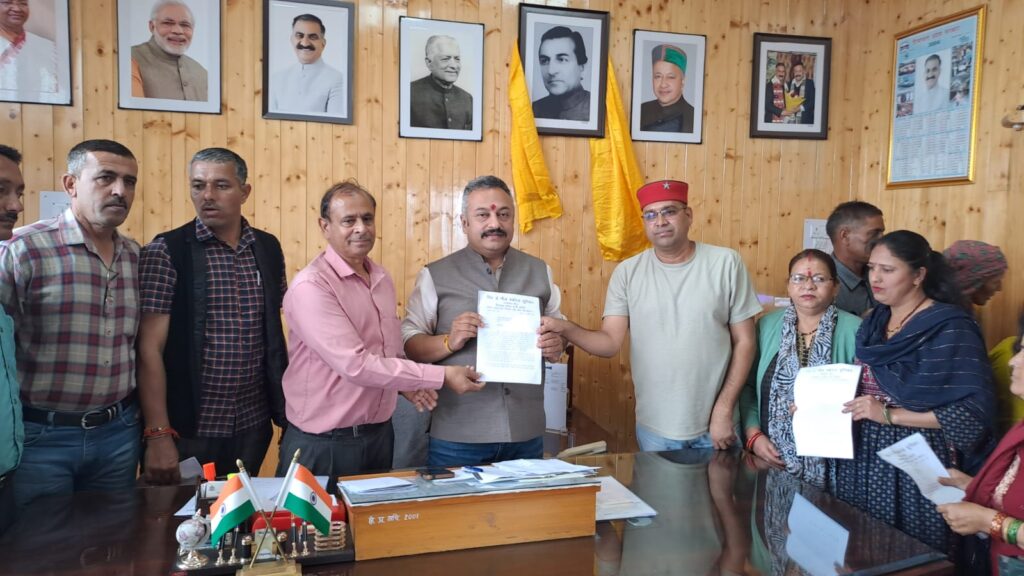 Mid-Day meal workers affliated to CITU submits seven-point Demand to Rohit Thakur HIMACHAL HEADLINES