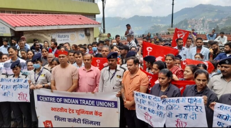 CITU holds silent protest outside IGMC Shimla against Kolkata incident CITU holds silent protest outside IGMC Shimla against Kolkata incident HIMACHAL HEADLINES
