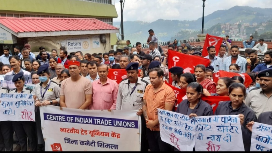 CITU holds silent protest outside IGMC Shimla against Kolkata incident HIMACHAL HEADLINES