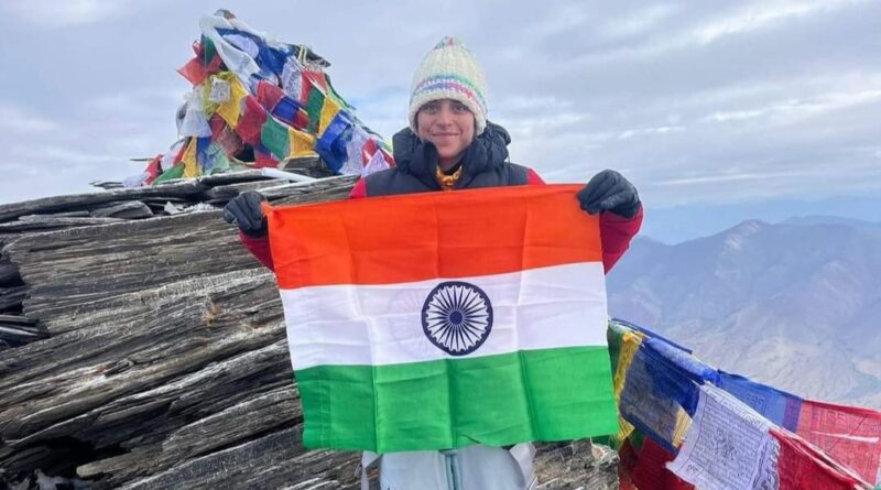 Bindiya Kaushal Himachal Pradesh Policewoman climbed 20,600 feet Kang Yatse peak in record 6 days HIMACHAL HEADLINES