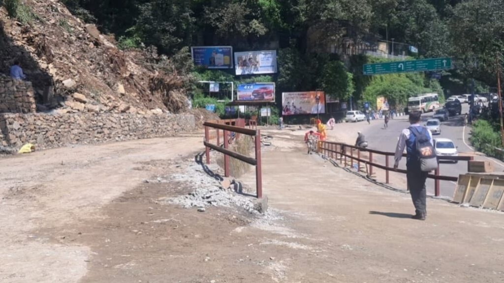 Boileauganj Crossing to Boileauganj Chowk traffic restored Boileauganj Crossing to Boileauganj Chowk traffic restored HIMACHAL HEADLINES