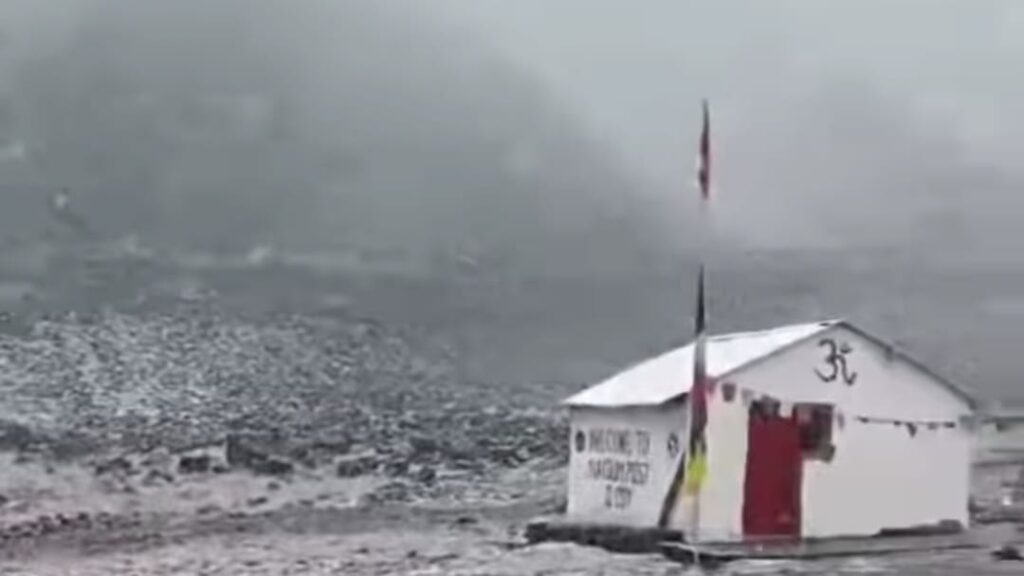 Kinnaur Experiences First Snowfall, Cold Wave Grips Himachal Pradesh Kinnaur Experiences First Snowfall, Cold Wave Grips Himachal Pradesh HIMACHAL HEADLINES