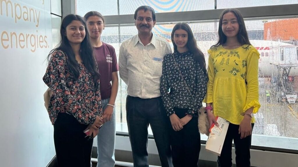 Girls securing first position in classes 6th to 12th of GSSS, Cheyog enjoyed free air travel HIMACHAL HEADLINES