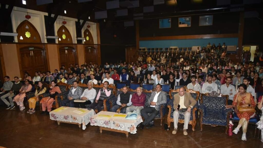 State level inter college competitions organized on Hindi Day, 150 students participate State level inter college competitions organized on Hindi Day, 150 students participate HIMACHAL HEADLINES