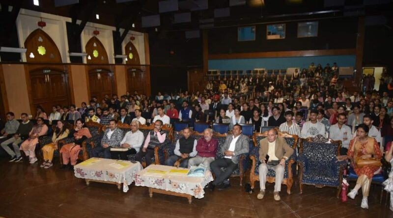 State level inter college competitions organized on Hindi Day, 150 students participate HIMACHAL HEADLINES