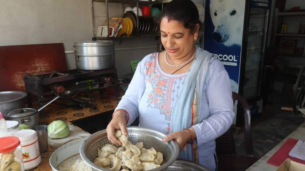 Urmila’s Journey from Housewife to Entrepreneur: A Story of Support and Self-Reliance HIMACHAL HEADLINES