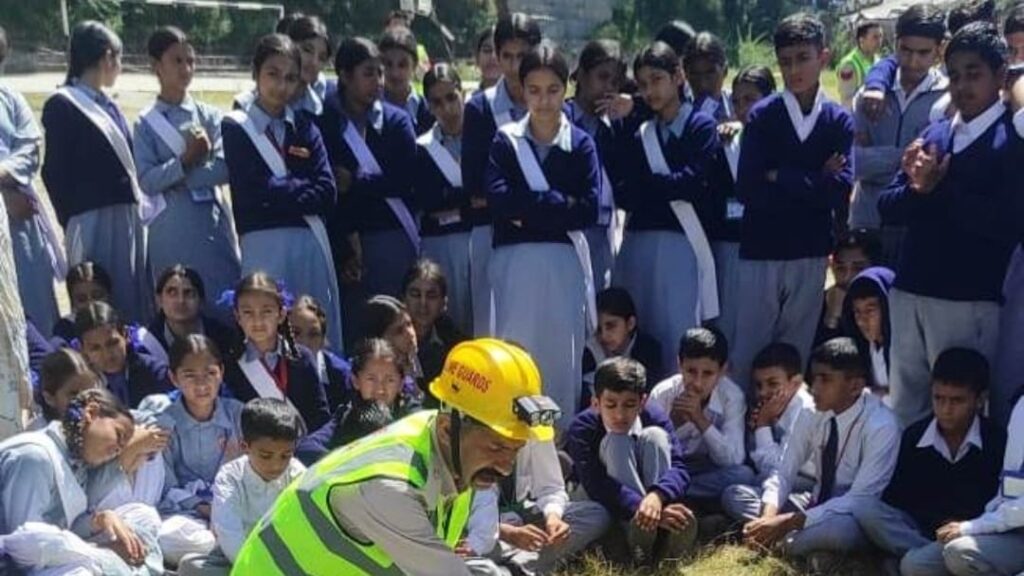 Children learnt ways to avoid disaster through mock drill HIMACHAL HEADLINES