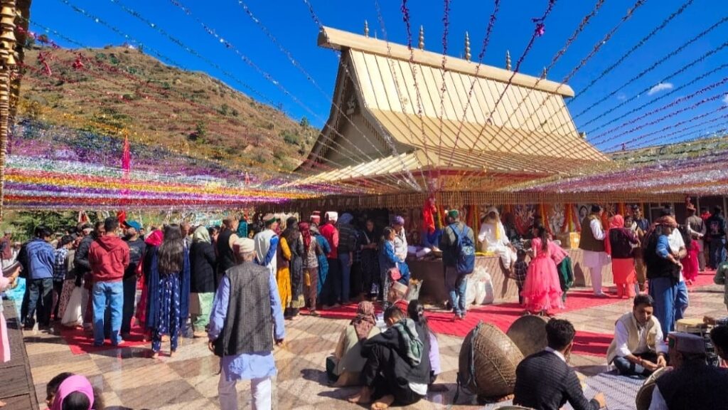 On the occasion of Dussehra festival, a huge crowd of devotees gathered at Dharech temple On the occasion of Dussehra festival, a huge crowd of devotees gathered at Dharech temple HIMACHAL HEADLINES