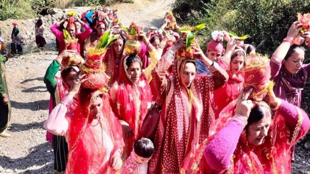 Shrimad Bhagwat and Panchkudiya Vishnu Mahayagya started in Cheekar with Kalash Yatra HIMACHAL HEADLINES