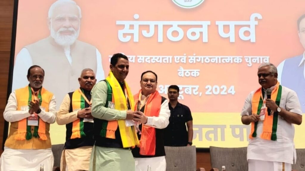 BJP Himachal Pradesh membership target achieved, JP Nadda honored Bihari Lal Sharma in Delhi HIMACHAL HEADLINES