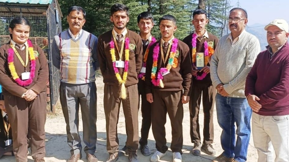 Students who performed brilliantly in Chiyog School honored HIMACHAL HEADLINES