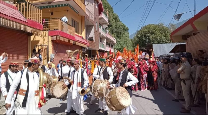 Protest against the Waqf Board by performing Kulluvi Nati in Kullu HIMACHAL HEADLINES