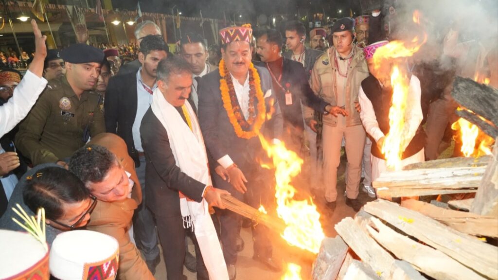 CM Sukhu graces the grand finale of International Kullu Dussehra 2024 CM Sukhu graces the grand finale of International Kullu Dussehra 2024 HIMACHAL HEADLINES