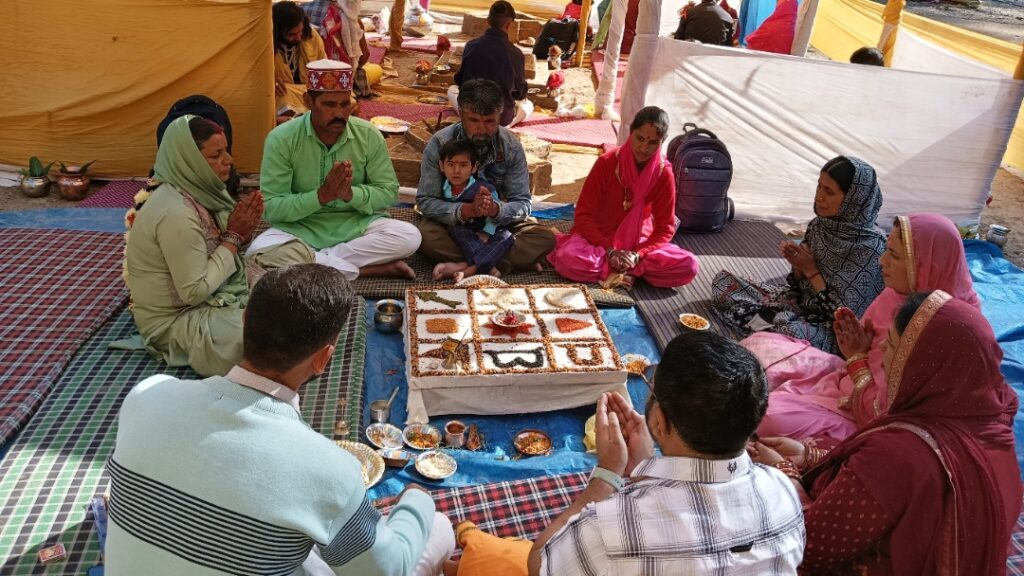 On Karva Chauth, many women in Chikhar got free Udyaapan done HIMACHAL HEADLINES