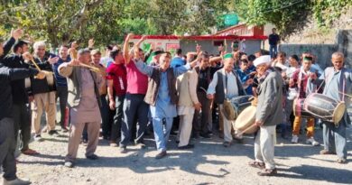 People dancing in Peeran Mela on a play called Munjare Jogi Jawana HIMACHAL HEADLINES