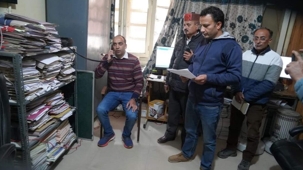 Heavy snowfall disrupts communication in Kinnaur; Mock drill ensures disaster preparedness HIMACHAL HEADLINES