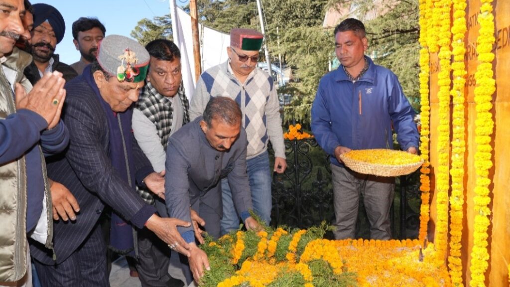 Sukhu offers floral tributes to Dr. B.R. Ambedkar Sukhu offers floral tributes to Dr. B.R. Ambedkar HIMACHAL HEADLINES