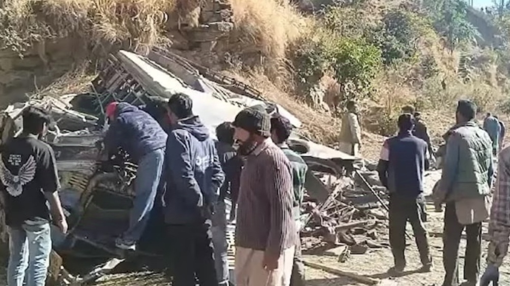 CM Sukhu and Deputy CM Agnihotri express grief over bus accident in Kullu CM Sukhu and Deputy CM Agnihotri express grief over bus accident in Kullu HIMACHAL HEADLINES