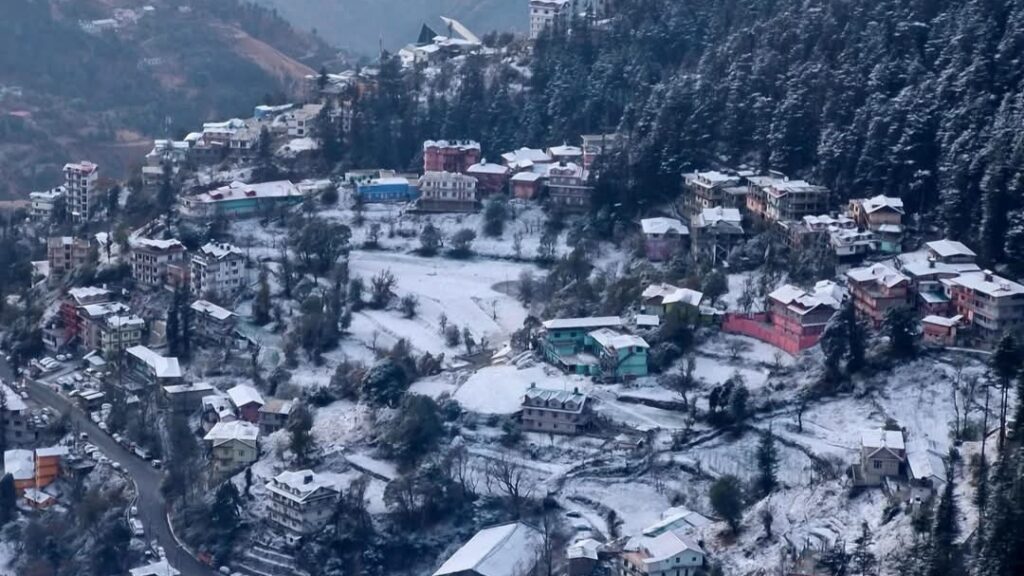 Himachal freezes after fresh snowfall: Yellow alert issued for cold wave Himachal freezes after fresh snowfall: Yellow alert issued for cold wave HIMACHAL HEADLINES