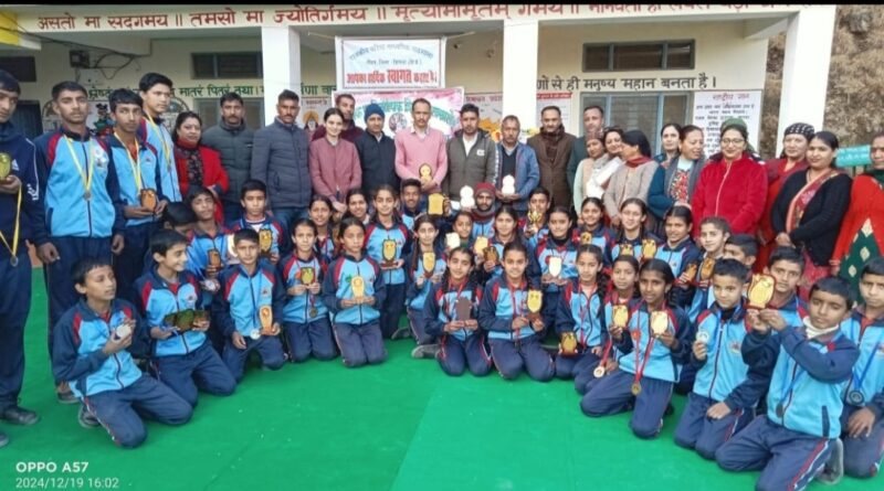 Peeran School celebrated annual prize distribution ceremony with great pomp HIMACHAL HEADLINES