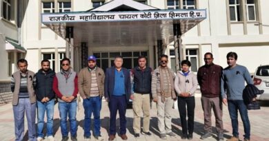 Koti College professors wore black badges in protest against the employee appointment bill HIMACHAL HEADLINES