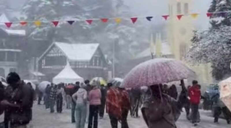 Shimla Turns into a Winter Wonderland as Snowfall Delights Tourists HIMACHAL HEADLINES