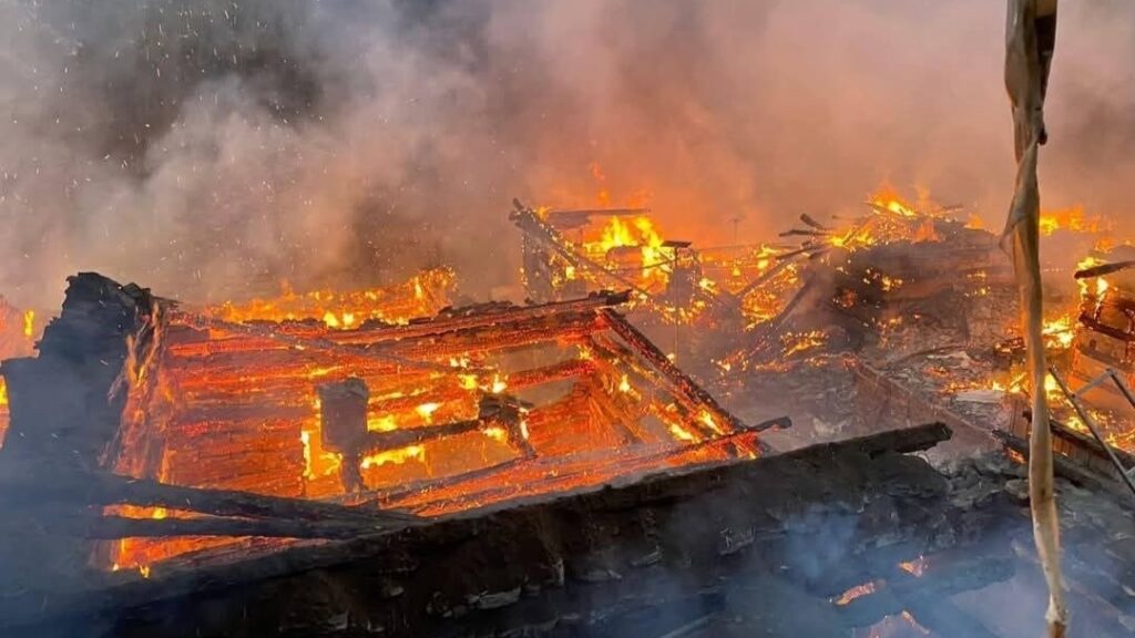Devastating Fire in Tand Village Leaves Dozens of Homes and Livestock Shelters Destroyed HIMACHAL HEADLINES