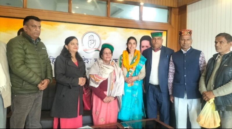 Jabna Chauhan famous social worker joined the Congress Party Jabna Chauhan famous social worker joined the Congress Party HIMACHAL HEADLINES