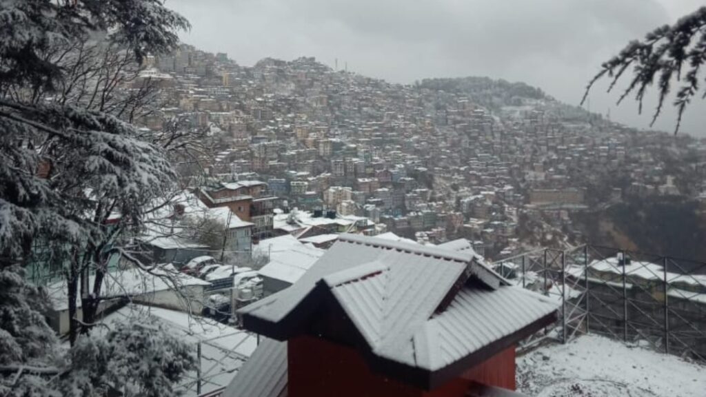 Himachal turns into a winter wonderland amid fresh snowfall Himachal turns into a winter wonderland amid fresh snowfall HIMACHAL HEADLINES