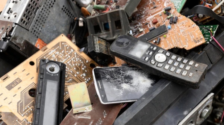 Himachal Pradesh Tightens E-Waste Management Rules to Safeguard Environment HIMACHAL HEADLINES