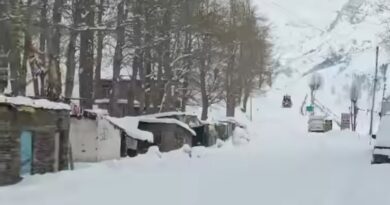 Manali Shivers: Snowfall, Sub-Zero Temperatures, and Rescue Operations Amid Cold Wave HIMACHAL HEADLINES