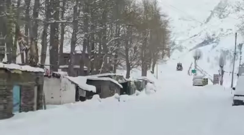 Manali Shivers: Snowfall, Sub-Zero Temperatures, and Rescue Operations Amid Cold Wave HIMACHAL HEADLINES