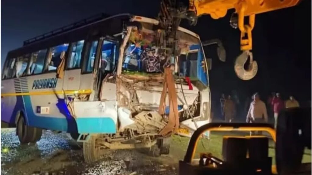Devotees' Journey to Maha Kumbh Mela Turns Tragic: Bus Collision in UP Leaves 32 Injured HIMACHAL HEADLINES