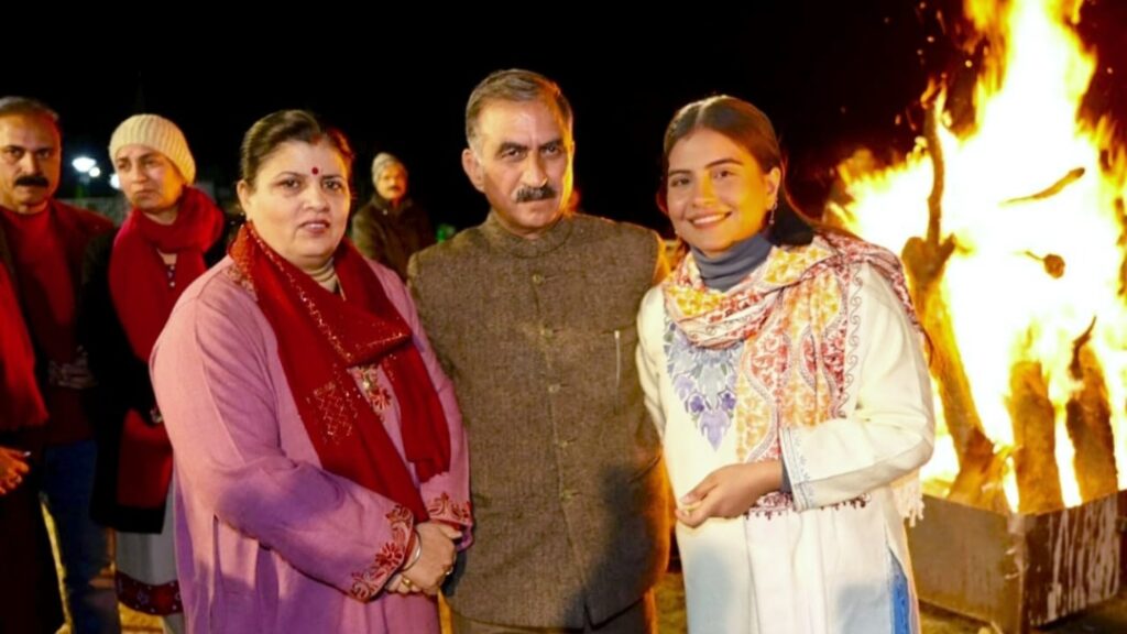 Chief Minister Sukhu celebrates Lohri in Shimla Chief Minister Sukhu celebrates Lohri in Shimla HIMACHAL HEADLINES