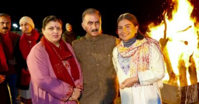 Chief Minister Sukhu celebrates Lohri in Shimla Chief Minister Sukhu celebrates Lohri in Shimla HIMACHAL HEADLINES