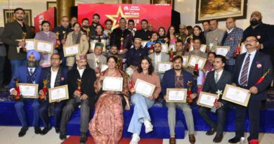 Governor Shukla presents 'Young Achievers Award' Governor Shukla presents 'Young Achievers Award' HIMACHAL HEADLINES