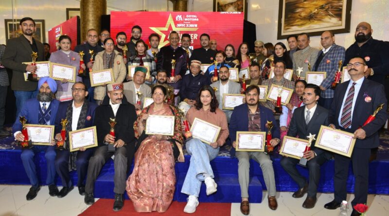 Governor Shukla presents 'Young Achievers Award' HIMACHAL HEADLINES