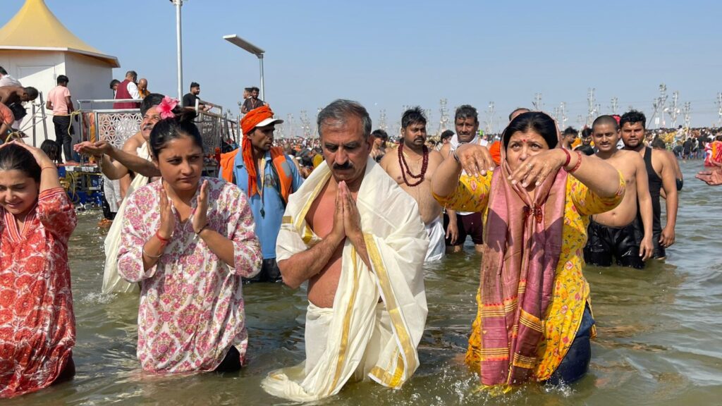Sukhu takes Holy Dip at Prayagraj's 'Triveni Sangam' with family HIMACHAL HEADLINES