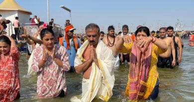 Sukhu takes Holy Dip at Prayagraj's 'Triveni Sangam' with family Sukhu takes Holy Dip at Prayagraj's 'Triveni Sangam' with family HIMACHAL HEADLINES