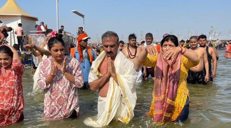 Sukhu takes Holy Dip at Prayagraj's 'Triveni Sangam' with family Sukhu takes Holy Dip at Prayagraj's 'Triveni Sangam' with family HIMACHAL HEADLINES