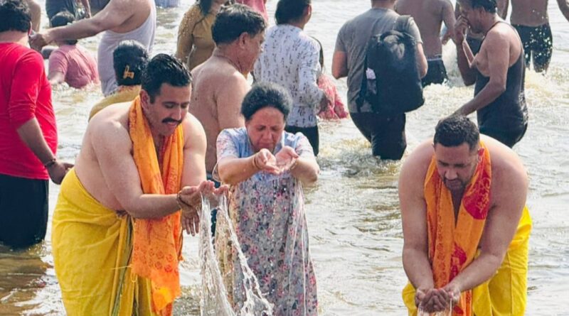 Himachal Leaders Seek Divine Blessings at Maha Kumbh 2025 Himachal Leaders Seek Divine Blessings at Maha Kumbh 2025 HIMACHAL HEADLINES