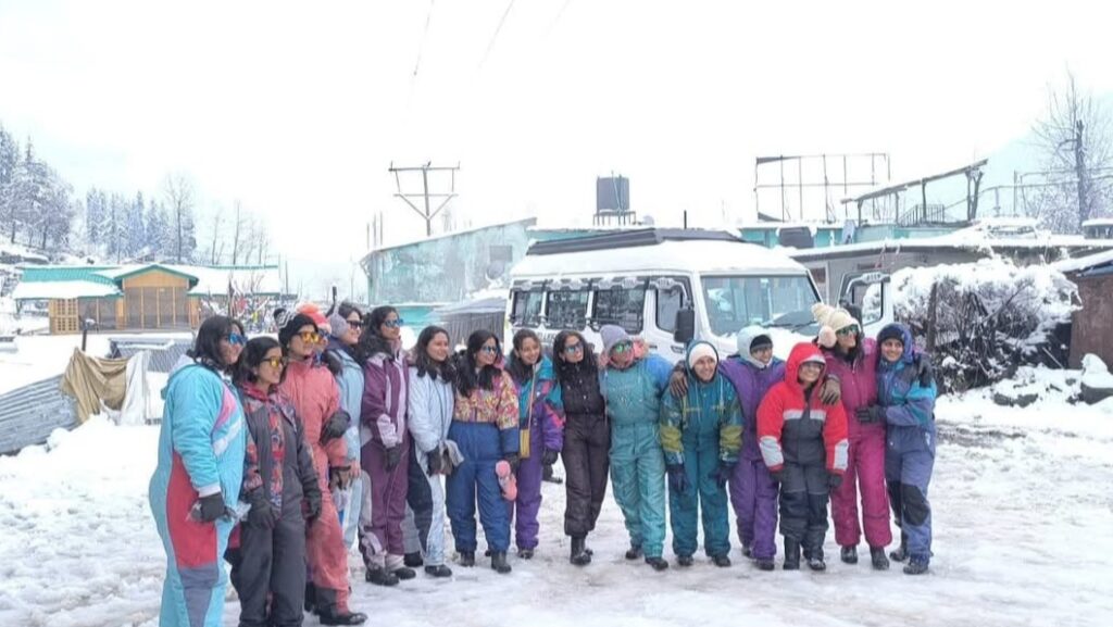 Manali and Lahaul Spiti Turn into Winter Wonderland as Heavy Snowfall Covers the Region HIMACHAL HEADLINES