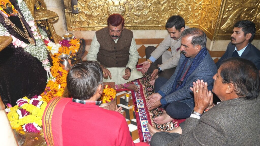 CM Sukhu offers prayers at Shri Naina Devi Ji Temple HIMACHAL HEADLINES