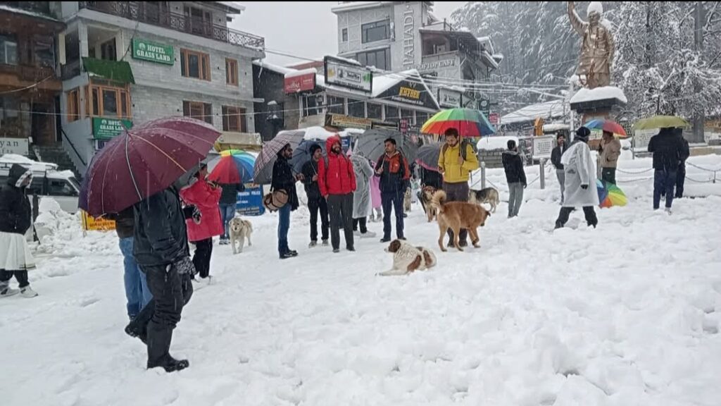 Himachal Battles Heavy Snowfall and Torrential Rains, Normal Life disrupted HIMACHAL HEADLINES