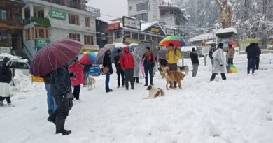 Himachal Battles Heavy Snowfall and Torrential Rains, Normal Life disrupted HIMACHAL HEADLINES